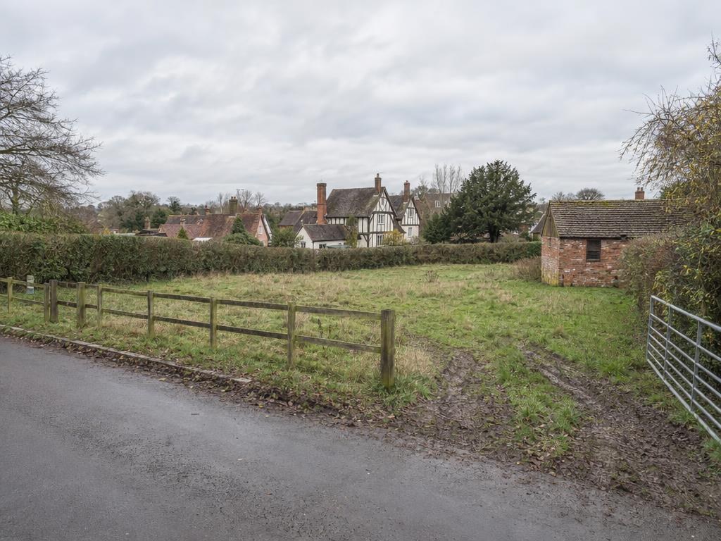 Paddock with road frontage, Fen Road, Ely